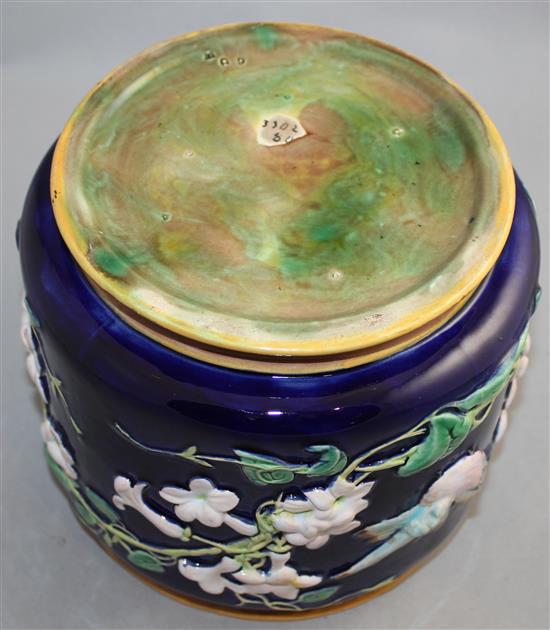 A George Jones majolica Humming Bird and Stephanotis pattern circular jardiniere, late 19th century, 17.5cm